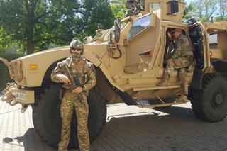 Żołnierze Jednostki wojskowej Agat wozem bojowym odwiedzili małych pacjentów gliwickiego szpitala [WIDEO, ZDJĘCIA]