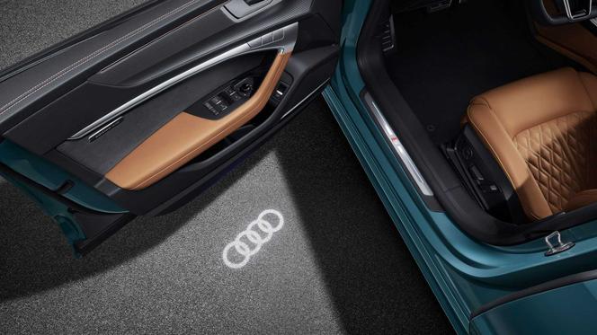 Audi A7L 