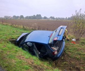 Pijany 19-latek rozbił golfa o betonowy przepust. Na pokładzie miał dwoje innych nastolatków