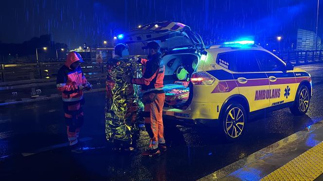 Największa ulewa w historii przeszła nad Warszawą. Trasa S8 zamknięta, ulice zamieniły się w jeziora 