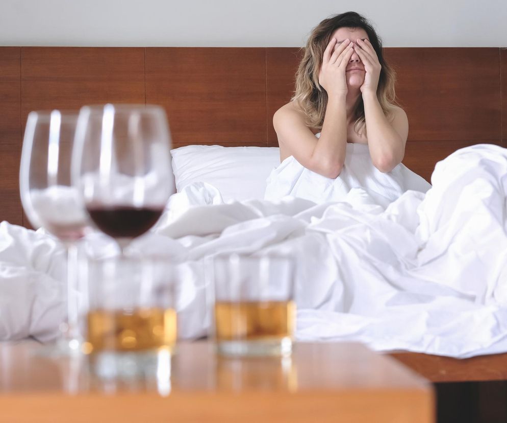 Zdradzamy sekret farmaceutów. Zawsze to piją, by uniknąć kaca