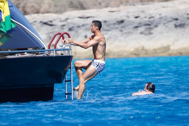 EURO 2016 - Portugalia - Cristiano Ronaldo tuż przed Euro bawi się na Ibizie