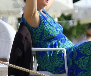 Renata Dancewicz kurzy na plaży