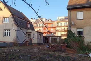 Wysiedlone domy na Krzekowie. W ich miejscu powstanie nowa ulica