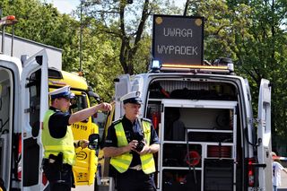 Autokar z dziećmi wylądował w rowie! Sześć osób rannych, droga zablokowana