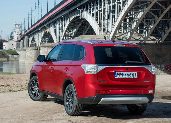 Mitsubishi Outlander 2014 - odświeżony SUV z Japonii już w salonach