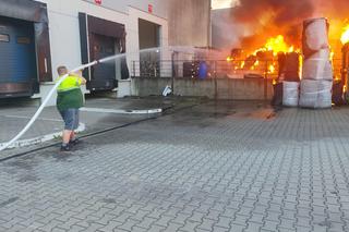 Pożar kontenerów z plastikam w Tychach