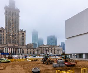 Trwa przebudowa części dawnego Placu Defilad w plac Centralny