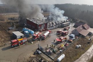 Lubelskie - pali się hala magazynowa, akcja strażaków potrwa też w nocy [AUDIO]