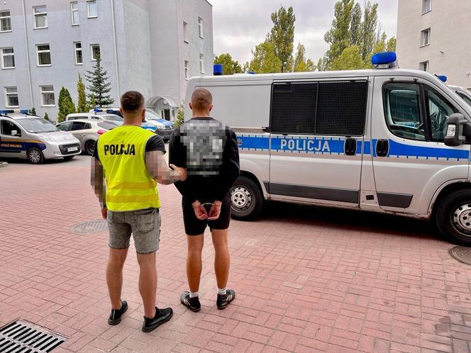 Pobili i skopali człowieka, żeby ukraść mu koszulkę. Jeden ma 20, a drugi 16 lat