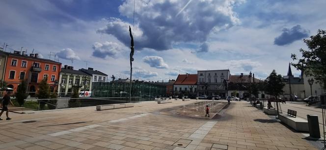 Rzeźby Jerzego Kędziory, Stary Rynek w Częstochowie