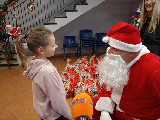 Do dzieci z domów dziecka trafiło łącznie 220 dużych paczek słodyczy