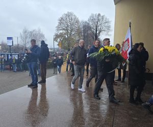 Pogrzeb Jana Furtoka w Katowicach. Tłumy kibiców i działaczy żegna legendę GKS Katowice