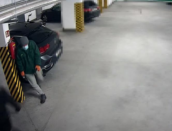 Próbowali włamać się do samochodu. Szuka ich policja z Torunia