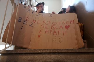 Pani Wiktoria spłacała długi męża przez 30 lat. Teraz spółdzielnia wyrzuca ją z mieszkania