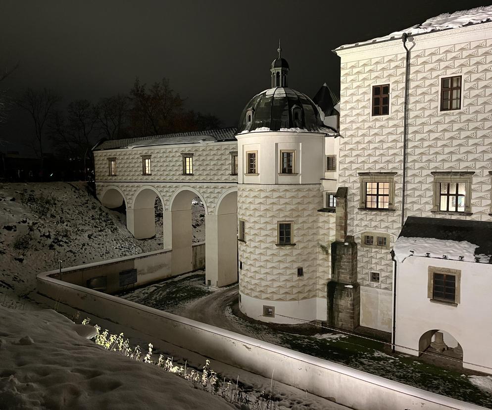 Zamek Pardubice - zdjęcia cennego zabytku Wschodnich Czech. Wnętrza, muzeum, zamek nocą