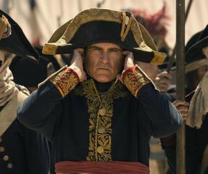 Film Napoleon pełen kłamstw? Co było prawdą, a co fikcją w filmie Ridleya Scotta?