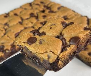 Proste ciasto czekoladowe w 10 minut. W roli głównej tabliczka czekolady