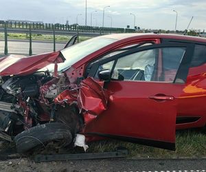 Samochód jechał pod prąd. Poważny wypadek na S5 koło Leszna