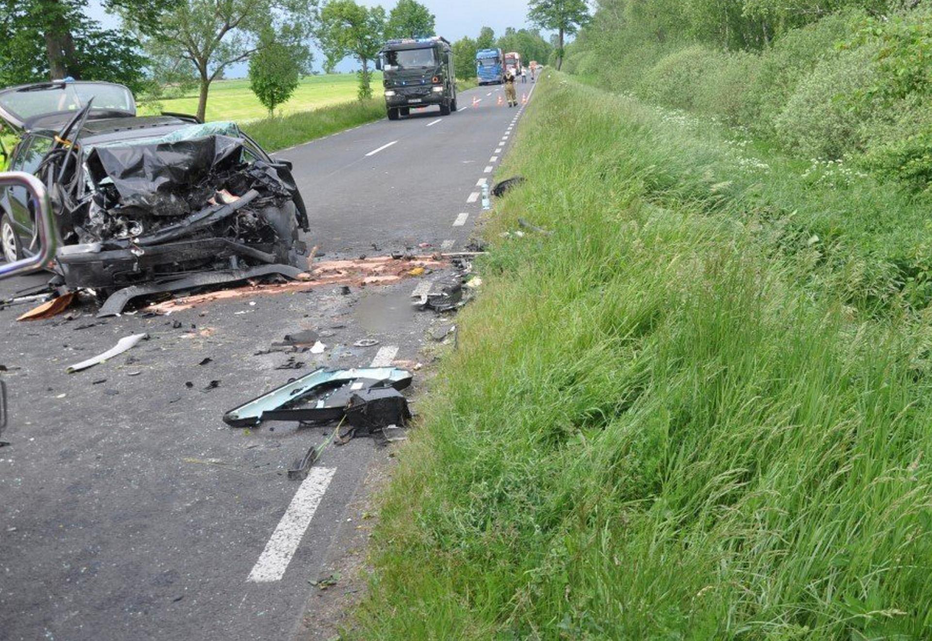 Potworny Wypadek Pod Piszem Volkswagen I Volvo Roztrzaskane Na Miejscu śmigłowiec ZdjĘcia 