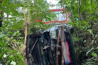 Fatalny błąd kierowcy seata! Nie opanował samochodu i wylądował w rowie