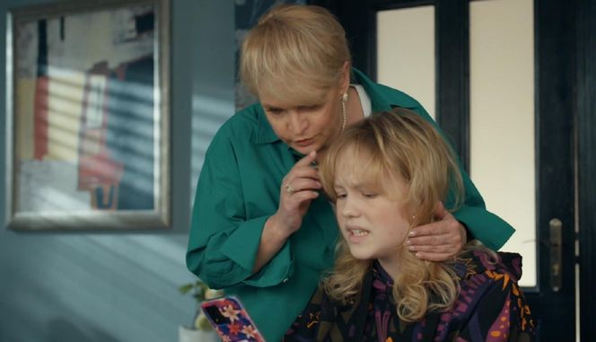 	Barwy szczęścia ostatni odcinek 3202 finał sezonu. Emilka (Jessica Frankiewicz), Małgorzata (Adrianna Biedrzyńska)