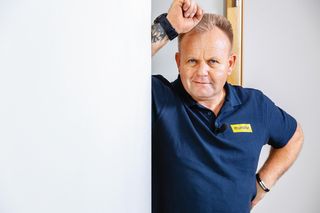 Gładź dwuskładnikowa – sposób na idealnie gładkie ściany bez tajemnic! Wideo Murator Remontuje