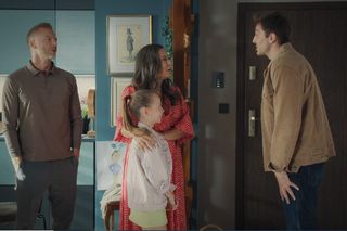 M jak miłość, odcinek 1832. Dima (Michaił Pszeniczny), Andrzej (Krystian Wieczorek), Magda (Anna Mucha), Nadia (Mira Fareniuk)