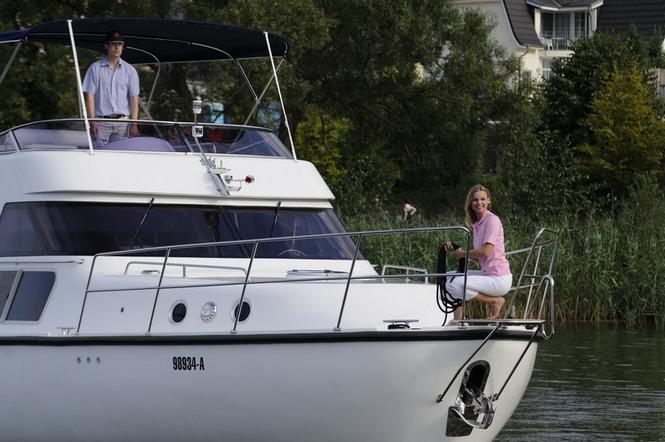 Zdjęcie houseboata produkowanego przez Stocznię Ustka Sp.z o.o. dla firmy Cardinal Boating Holidays.