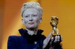 Tilda Swinton odwiedzi Polskę. Gwiazda pojawi się na popularnym festiwalu filmowym 