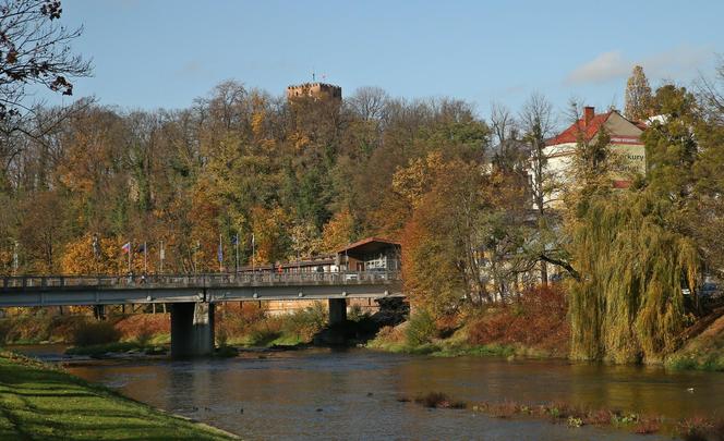 Cieszyn, widok na wzgórze zamkowe i wieżę Piastowską