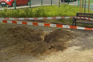Niebezpieczny plac zabaw i siłownia 
