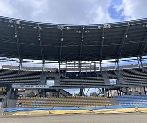 Montaż telebimów na stadionie żużlowym w Gorzowie