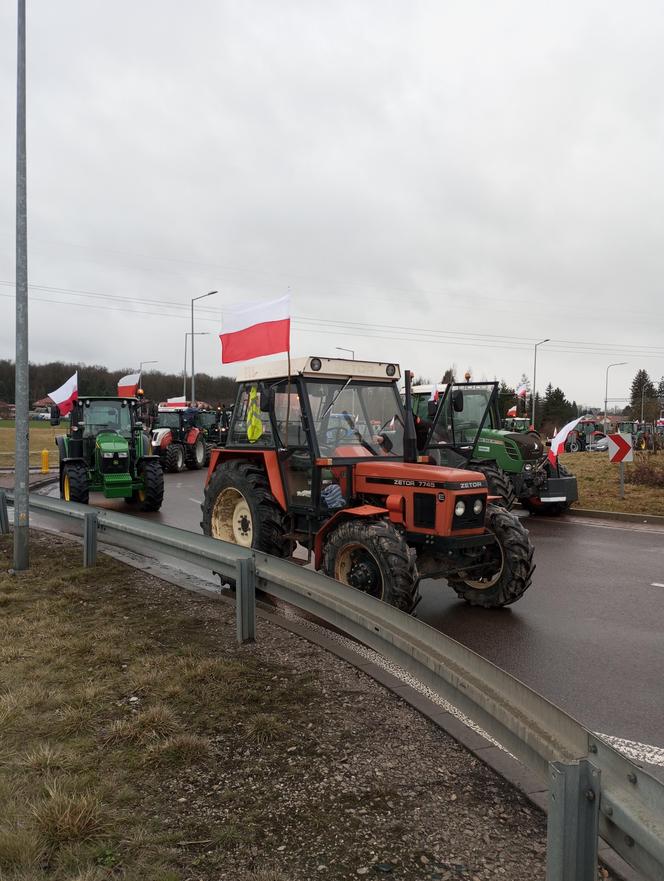 Trwa protest rolników w woj. lubelskim. Blokady są w wielu miejscach w regionie [DUŻO ZDJĘĆ]