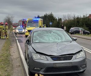 Potrącenie dwóch 15-latek na przejściu dla pieszych. Jedna z nich trafiła do szpitala śmigłowcem