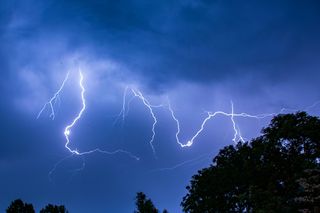 Potężne burze zbliżają się do Polski. 11 województw objętych ostrzeżeniem IMGW 