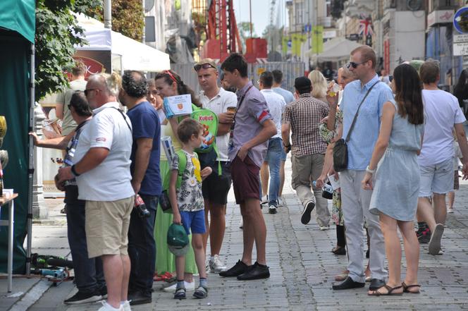 Rzemieślniczy Bazar w Kielcach. Były stoiska handlowe oraz atrakcje