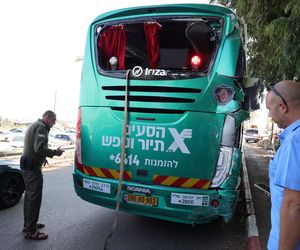 Ciężarówka wjechała w przystanek. Hamas przyznaje się do ataku 