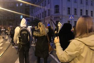 Protest kobiet w Katowicach! Karetka na sygnale jechała wprost na uczestników