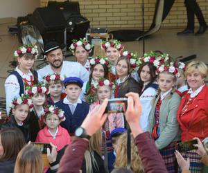 Takie tłumy na MAJÓWCE w Gminie Mirzec! Zabawa na całego i zespół BACIARY