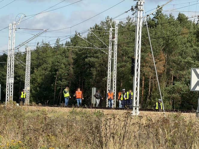 Śmiertelne potrącenie pod Radomiem. Wstrzymany ruch kolejowy i duże opóźnienia pociągów