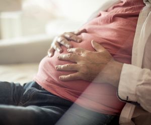 Wystarczy jedna szklanka, a wzdęcia miną. Koniecznie wypij ją przed snem