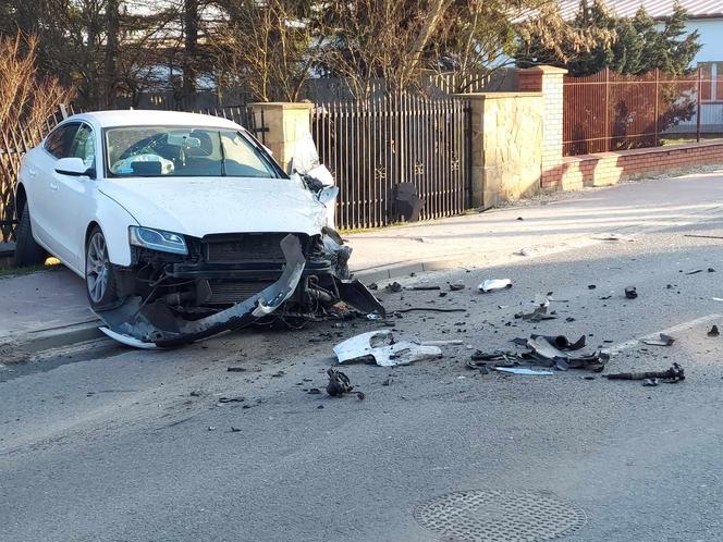 Czołowe zderzenie na ulicy Kościelnej w Starachowicach