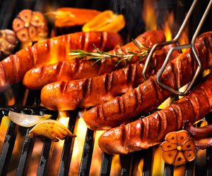 Kiełbasa na grilla: jaką wybrać, a jakiej się wystrzegać? 