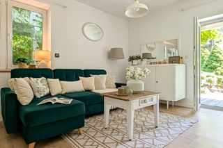 Zatopiony w zieleni dom pod Warszawą