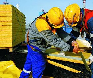 Płyty, granulat i maty z wełny mineralnej. Materiały do ocieplenia poddasza i domu
