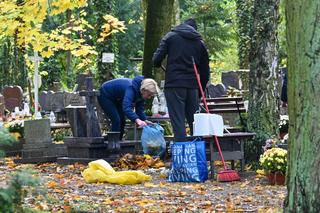 Porządki na Cmentarzu Centralnym w Szczecinie