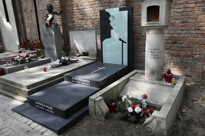 Nowy grób Jerzego Połomskiego