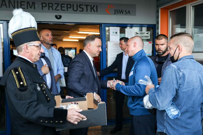 Duda rozdawał górnikom bułki w Zofiówce