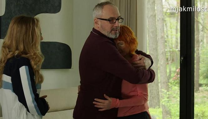 M jak miłość nowy sezon po wakacjach. Sylwia (Hanna Turnau), gosposia Ola (Ewa Kolasińska), Adam Werner (Jacek Kopczyński)